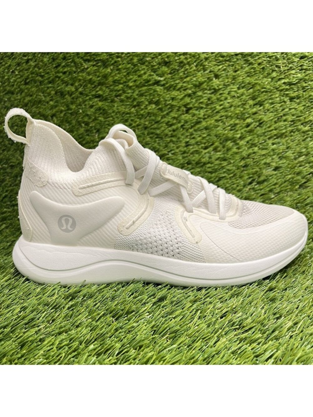 Lululemon Chargefeel Mid 2 Womens Size 7 White Athletic Workout Shoes Sneakers